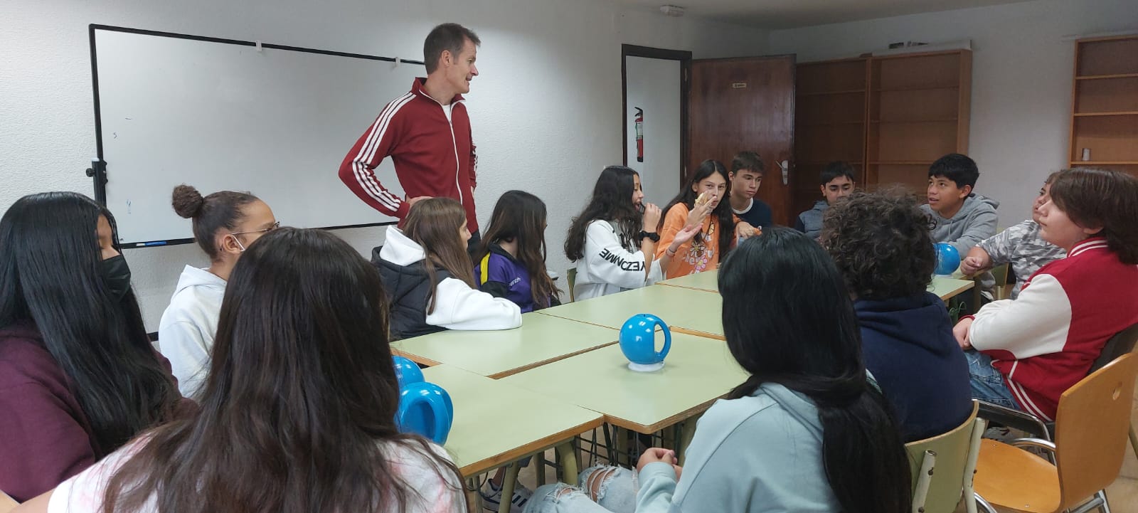 Entregando huchas DOMUND